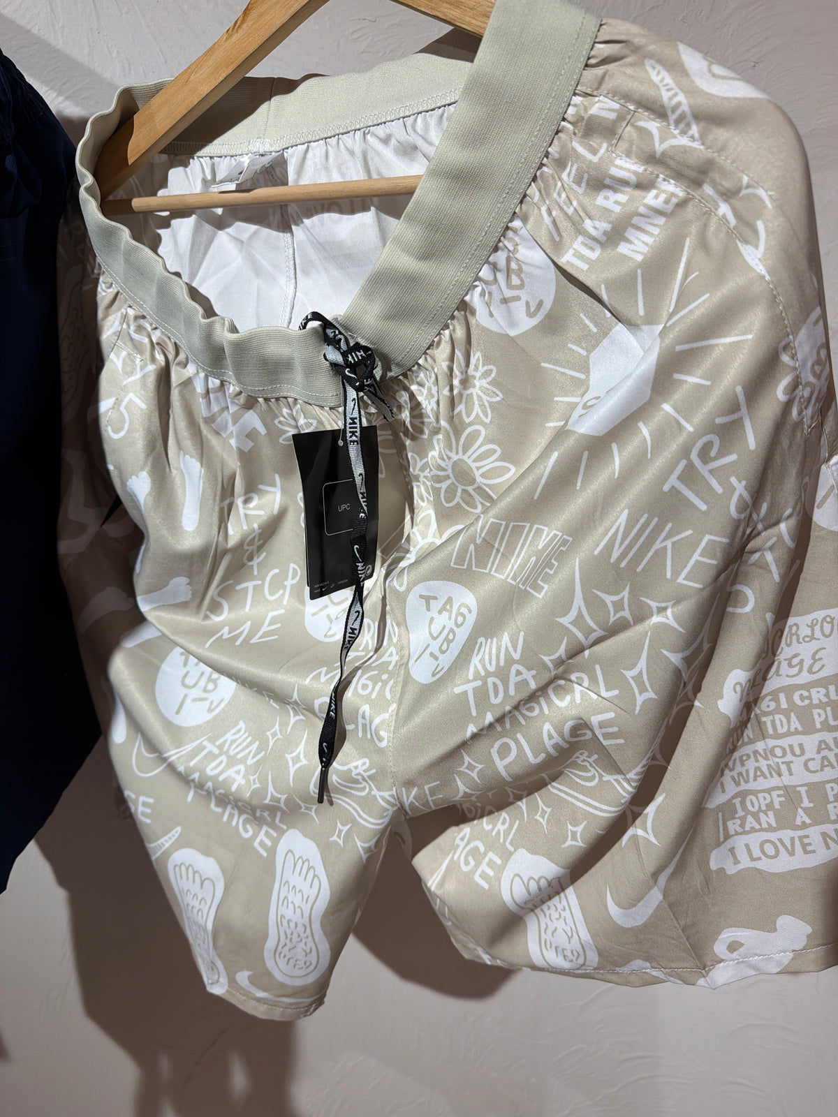 Pantaloneta Playera Nike Beige