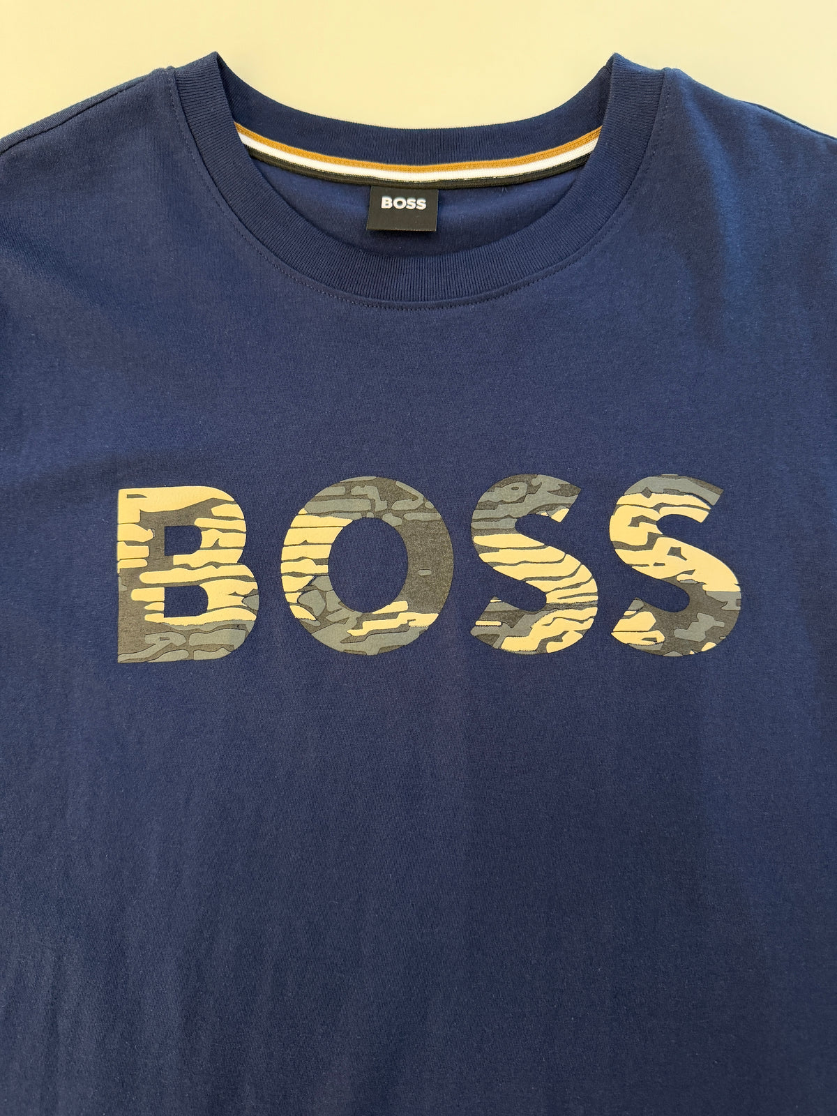 Camiseta Diseño Boss Azul Oscuro